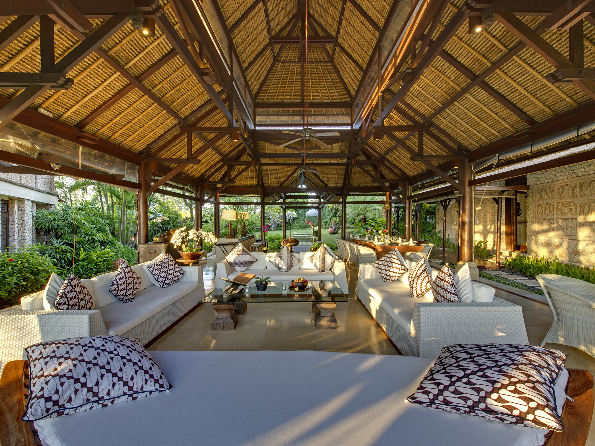 Villa Sungai Tinggi - Living area looking towards entrance - Sungai Tinggi Beach Villa, Canggu, Bali